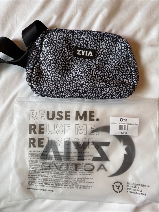 ZYIA Handbags - ZYIA Black & White Leopard Print Crossbody Bag